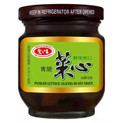 爱之味青脆菜心玻璃瓶装，翠绿莴苣茎心特写，适合配粥或解腻的台湾酱菜。