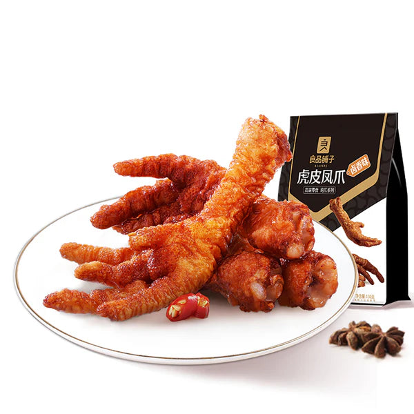 良品铺子卤香味虎皮凤爪包装正面，展示色泽温润的脱骨鸡爪特写。