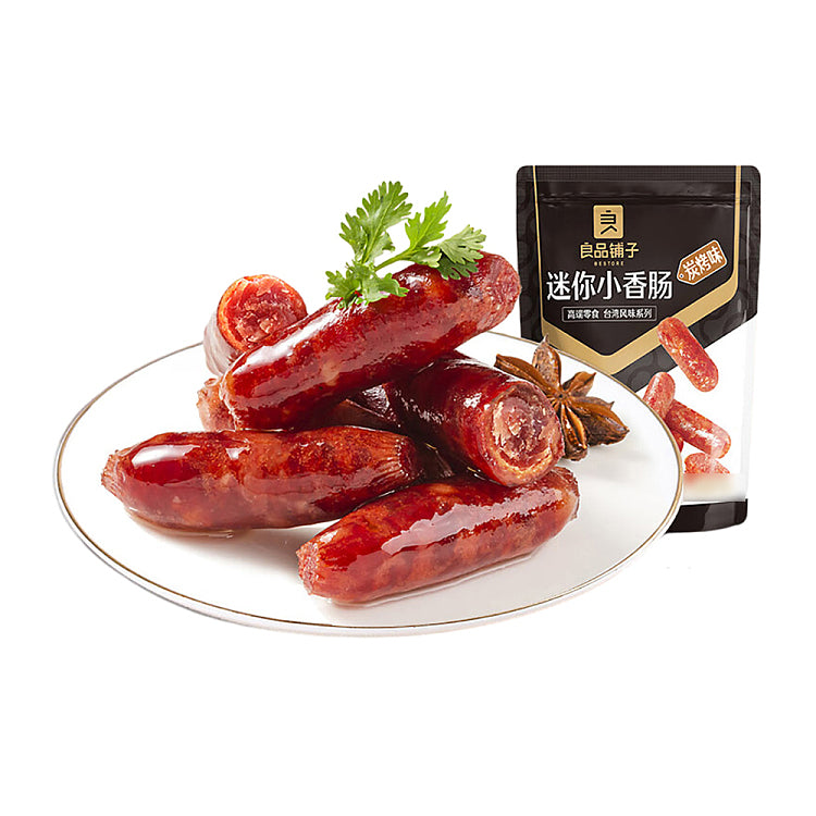 良品铺子迷你小香肠炭烤味包装正面图，清晰展示品牌与口味信息。