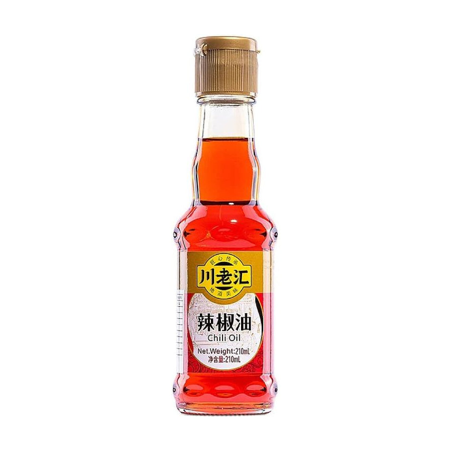 川老汇辣椒油210ml瓶装，红亮透明的川味红油，瓶身标签印有川老汇品牌Logo及辣椒油字样。