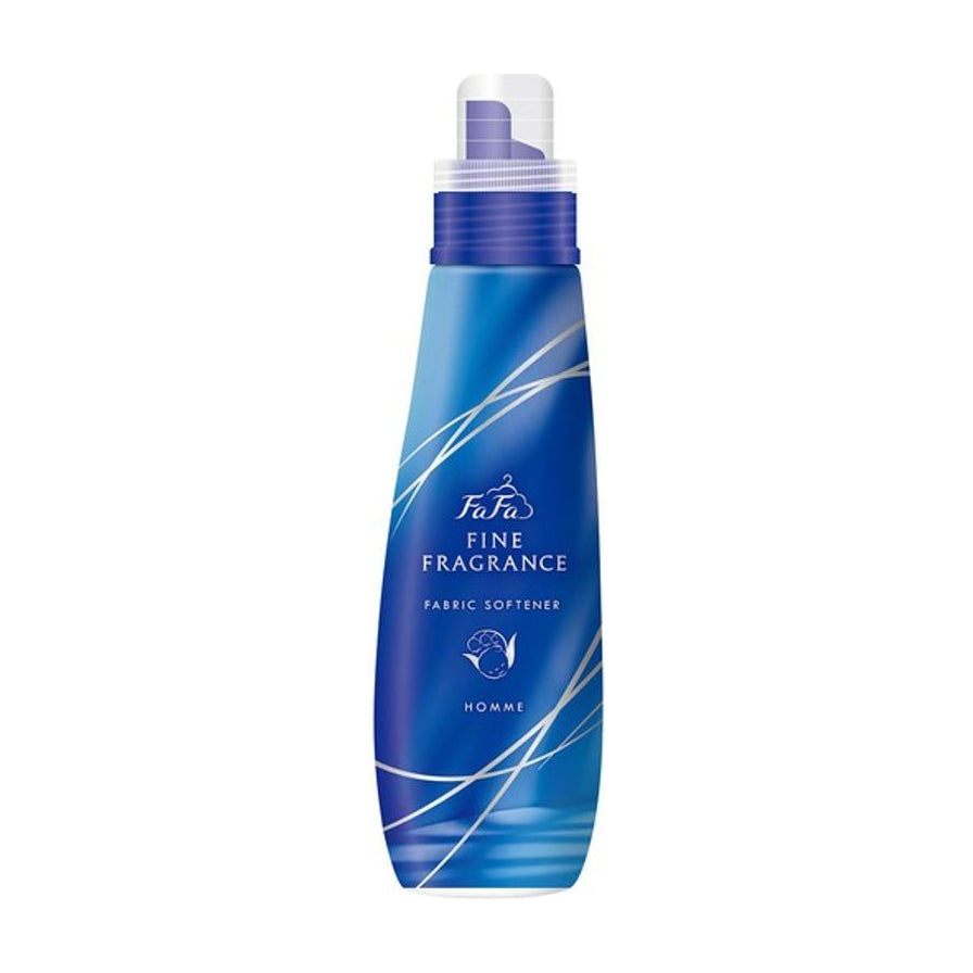 日本 FaFa Fine Fragrance 衣物柔顺剂蓝色瓶装，正面印有 Homme 字样，白色背景。