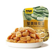 甘源蟹黄味蚕豆独立小包装，金黄酥脆的蚕豆零食特写