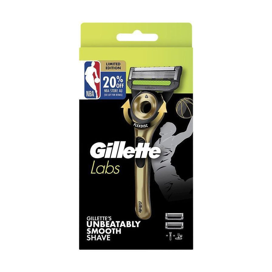 吉列 Labs 极光刀 NBA 联名限定款剃须刀包装正面图，展示黑金配色手柄、FlexDisc 感应贴面刀头以及 NBA 标志性元素。