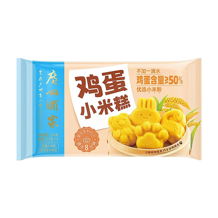 广州酒家鸡蛋小米糕包装图，展示了蒸笼中Q萌动物造型的小米糕，包装上标有鸡蛋含量大于等于50%及不加一滴水的卖点。