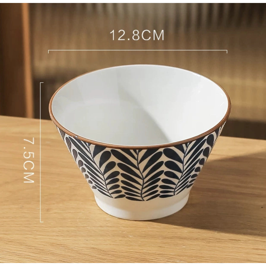 木质桌面上的日式斗笠碗，标注口径12.8cm和高度7.5cm的尺寸信息。