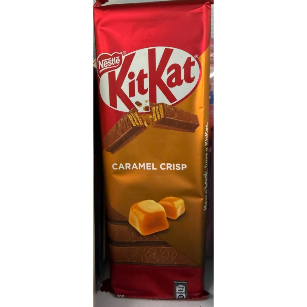 KitKat 焦糖脆片味威化饼干包装图，突出焦糖风味与脆片质感。
