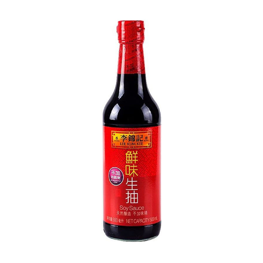 李锦记鲜味生抽500毫升瓶装正面图，红色标签，白色背景。