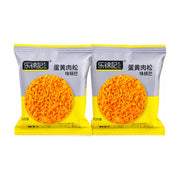 两袋乐锦记蛋黄肉松味糯米锅巴，白色背景，展示产品包装正面。