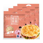 粮全其美原味手抓饼包装袋，背景为多袋重叠排列，前方展示一张煎至金黄酥脆、夹有蔬菜火腿的手抓饼成品。