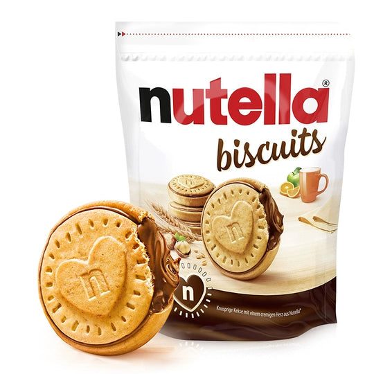 Nutella 能多益榛果可可夹心饼干袋装正面展示，可见品牌标识与产品包装细节