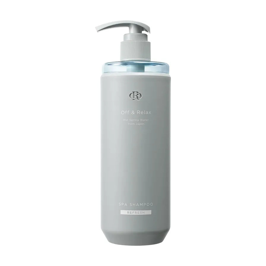 Off & Relax 灰色按压瓶洗发水正面图，瓶身印有品牌 Logo、Hot Spring Water from Japan 及 SPA SHAMPOO REFRESH 字样。