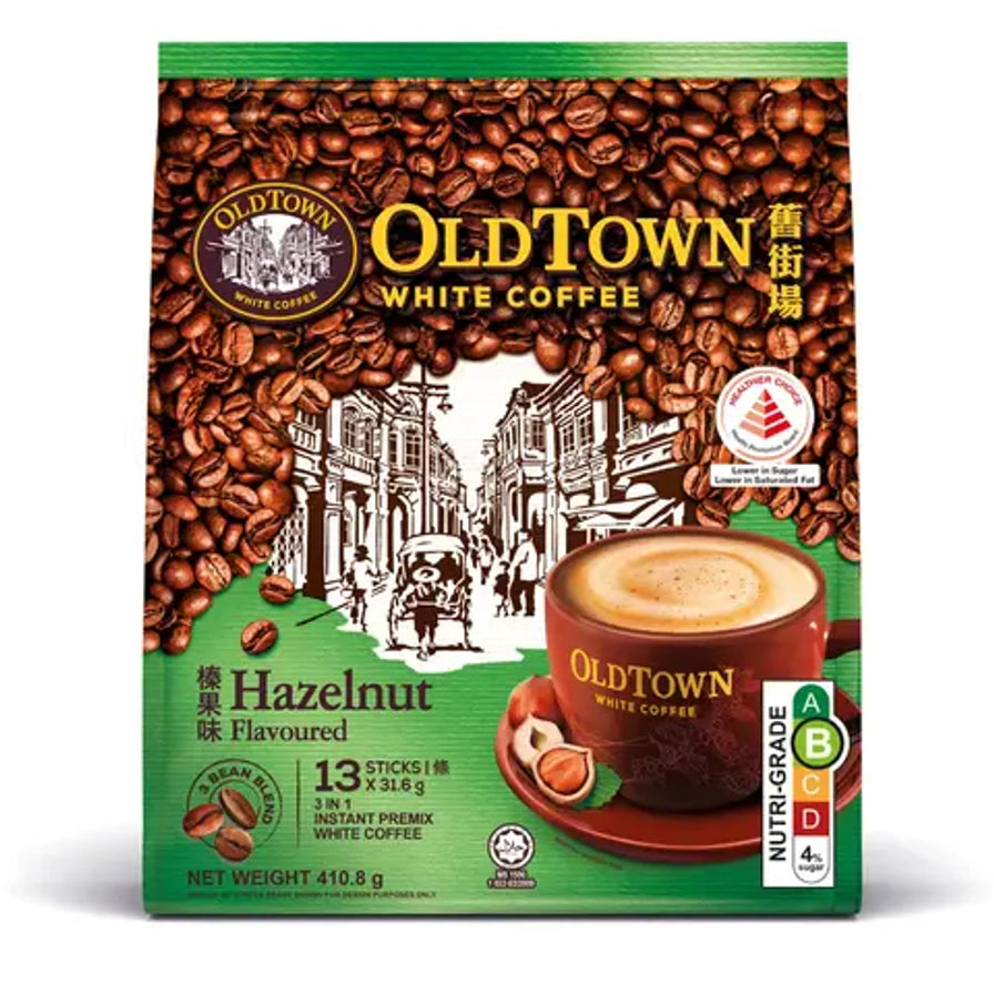 OldTown旧街场三合一速溶白咖啡榛果风味包装正面，绿色背景，展示榛果图案及Nutri - Grade营养分级标签。