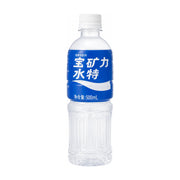 白色背景下的宝矿力水特500ml瓶装电解质水，蓝色包装标签上印有白色品牌名称和净含量信息。