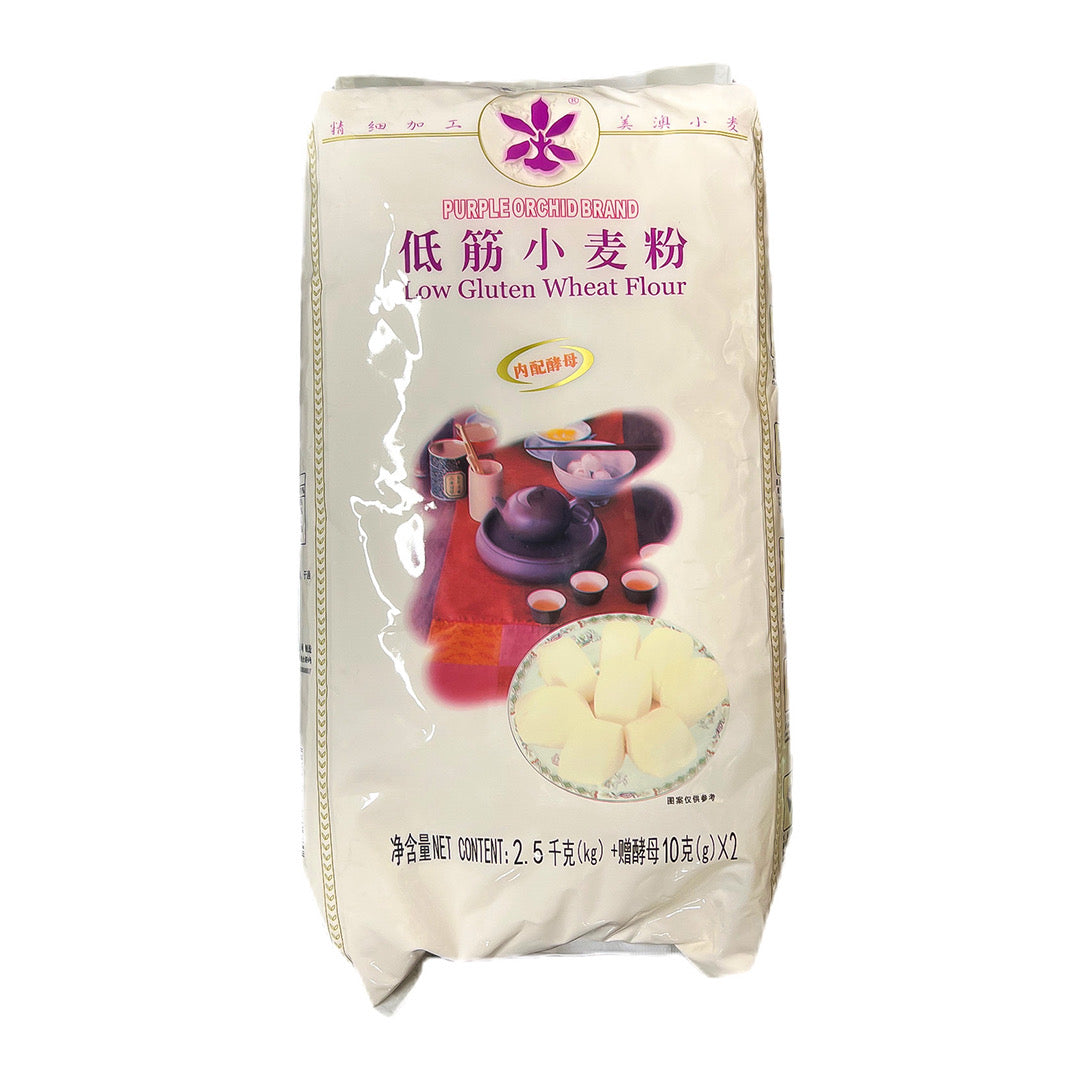紫兰花低筋小麦粉 2.5kg 袋装正面图，白色包装印有品牌与产品信息
