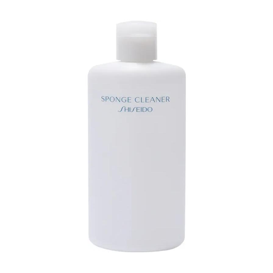 资生堂粉扑清洗剂白色瓶身特写，无外包装，清晰展示蓝色 SPONGE CLEANER 字样。