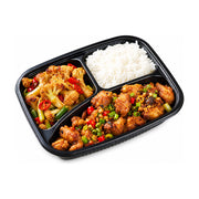 干锅花菜配香辣鸡块便当盒，包含爽脆的干锅花菜、外酥里嫩的香辣鸡块以及一份白米饭，采用黑色三格餐盒盛放。