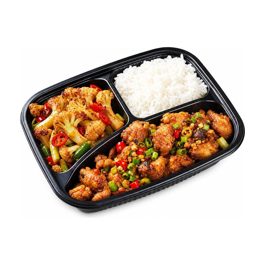 干锅花菜配香辣鸡块便当盒，包含爽脆的干锅花菜、外酥里嫩的香辣鸡块以及一份白米饭，采用黑色三格餐盒盛放。