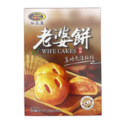 甜品屋老婆饼正面特写，展示金黄酥脆的广式传统酥皮点心外观