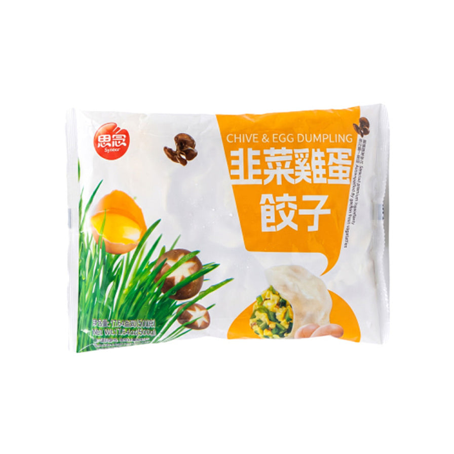 思念韭菜鸡蛋饺子500克包装正面图，白色包装袋上印有韭菜、鸡蛋和香菇图案，右侧为橙色色块标注产品名称。