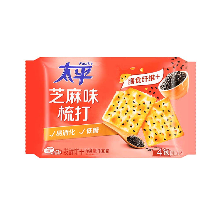 太平黑芝麻味苏打饼干包装特写，浓郁芝麻香，低温发酵工艺让饼体松脆好消化。