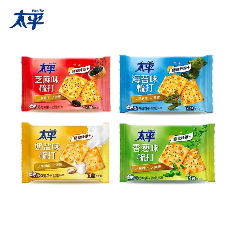 太平苏打饼干多口味包装展示，包含海苔、黑芝麻、奶盐和香葱味，适合宿舍囤货或追剧零食。