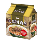 台酒TTL花雕酸菜牛肉面五连包包装图，展示了包含大块牛肉和酸菜的成品面碗示意图，包装上印有花雕酸菜牛肉面字样及内附调理包说明。