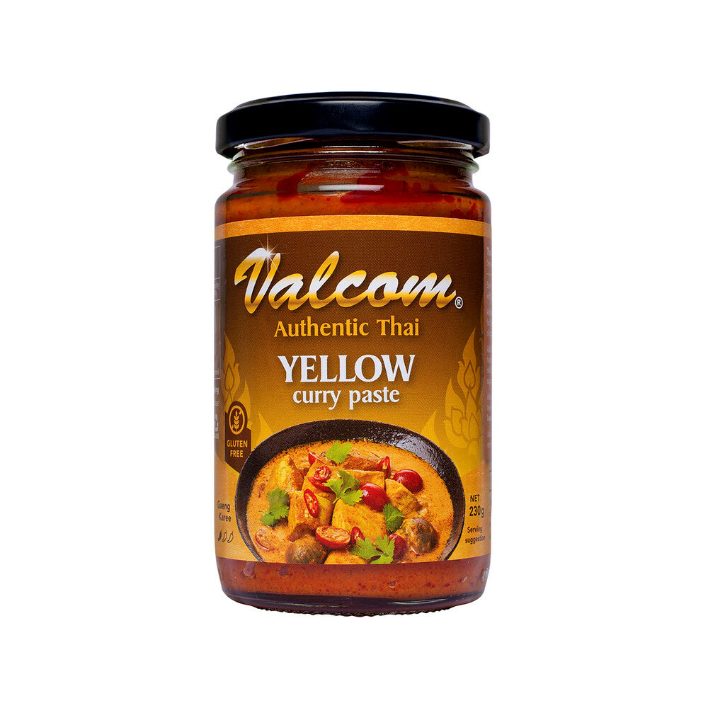 Valcom 黄咖喱酱单瓶正面特写，黄色标签清晰可见