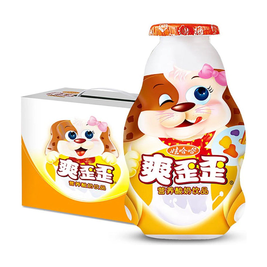 娃哈哈爽歪歪原味乳酸菌饮品，包含一瓶带有卡通小狗图案的单瓶装和背景中的整箱包装。