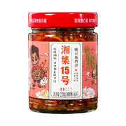 湘集酸豆角鸡杂罐头正面图，展示红色包装与开盖即食的酱菜内容物