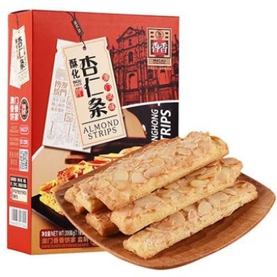 香香牌杏仁条包装展示，呈现长条形饼干结构和诱人的烘烤色泽。