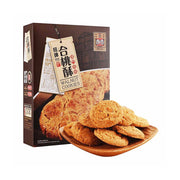 香香牌核桃酥特写，展示饱满的坚果颗粒和传统烘焙的金黄酥脆质感。