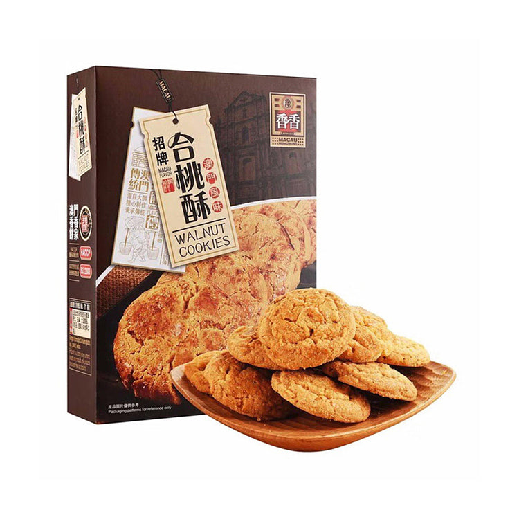 香香牌核桃酥特写，展示饱满的坚果颗粒和传统烘焙的金黄酥脆质感。