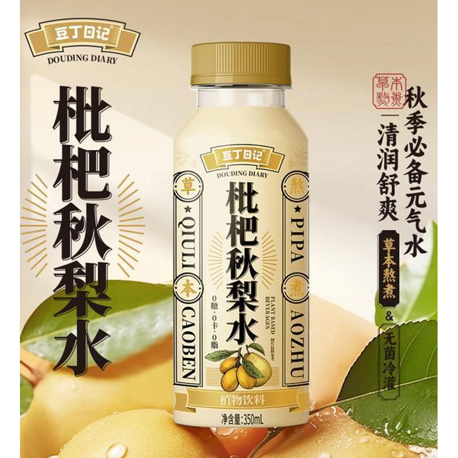 豆丁日记枇杷秋梨水宣传海报，背景为新鲜梨子，配有“清润舒爽、草本熬煮”等文字。