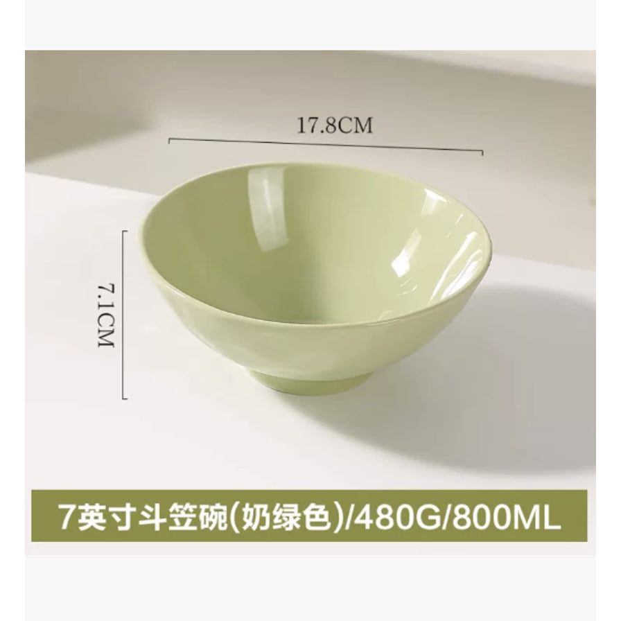 绿色日式斗笠面碗，带有尺寸标注及底部文字说明：7英寸斗笠碗(奶绿色)/480G/800ML。