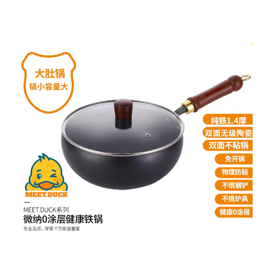 MEET.DUCK小黄鸭双面陶瓷大肚纯铁炒锅，配有透明锅盖和木质防烫手柄，图中带有大肚锅、无涂层、免开锅等中文卖点标注。