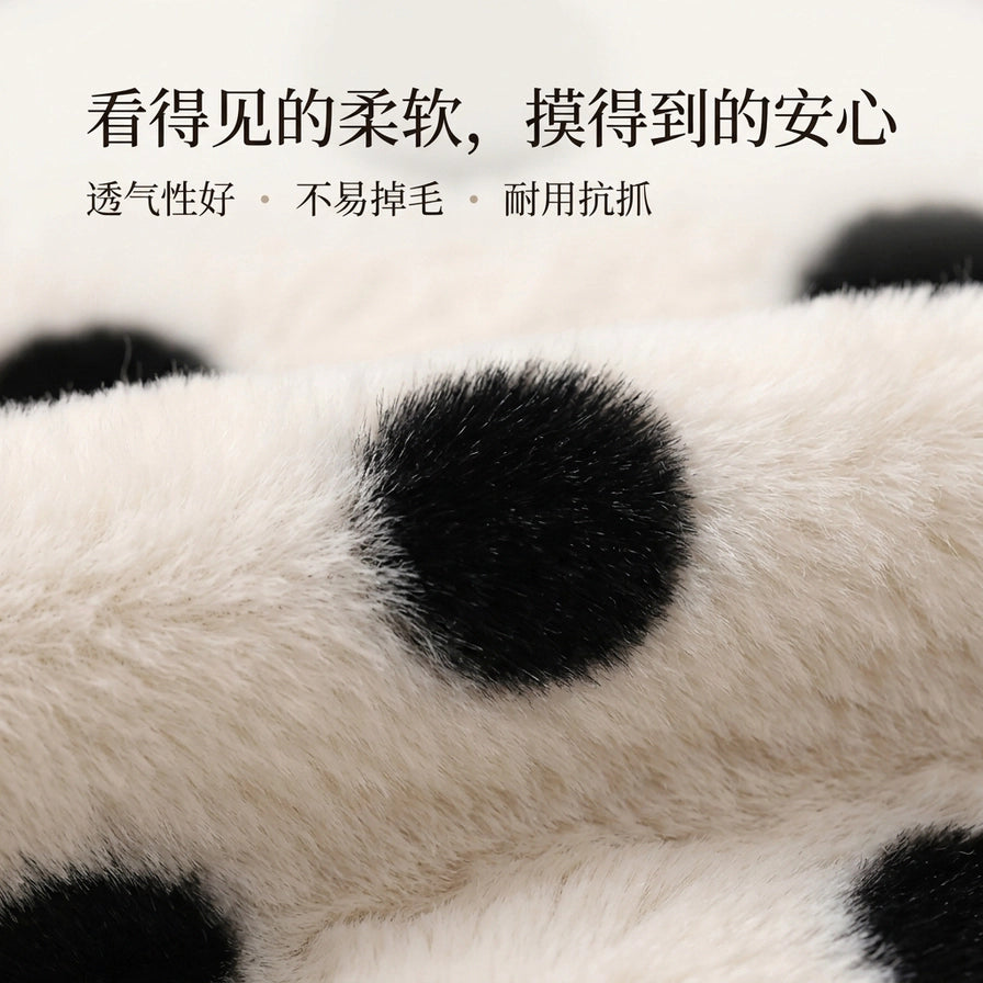 斑点猫窝表面绒毛材质的近距离特写，展示其透气、不易掉毛和耐用抗抓的特性。